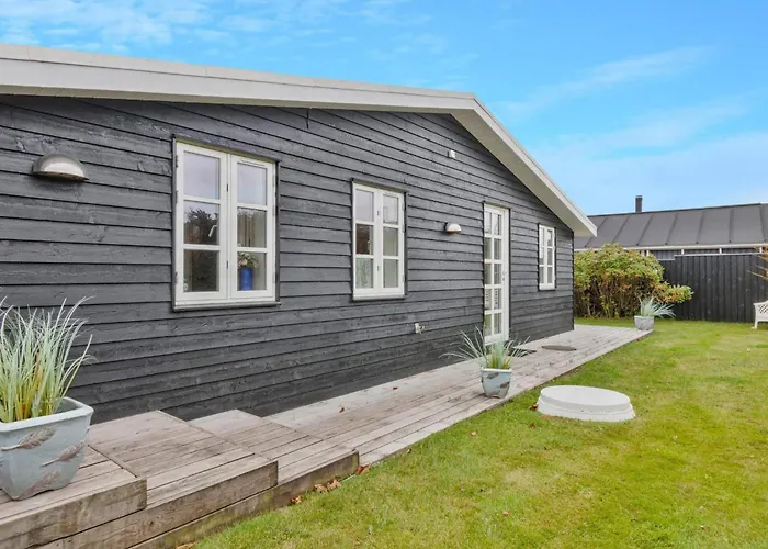 Semesterbostad Charming Retreat In - By Traum Løkken